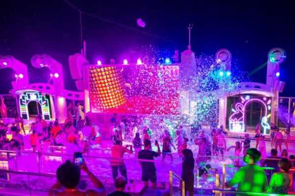 Resorts World Cruises’ exciting monthly thematic cruises on the Genting Dream